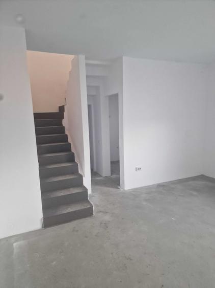 Casă cu 4 camere în Barieră