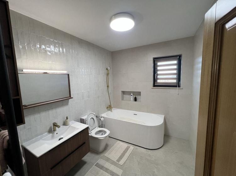 Casă cu 4 camere în Moara