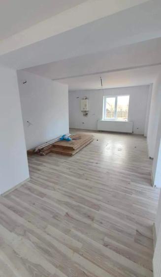 Casă cu 3 camere cu Teren 1200 Mp în Central
