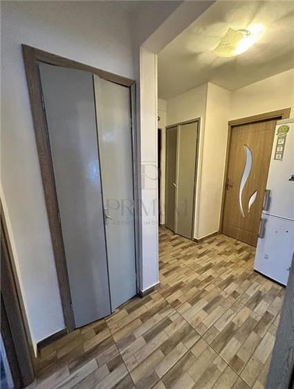 Apartament cu 2 camere decomandat, mobilat în Dâmbovița