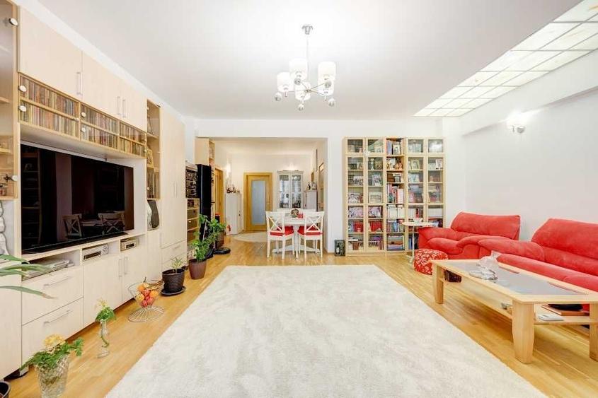 Apartament cu 4 camere decomandat în Floreasca