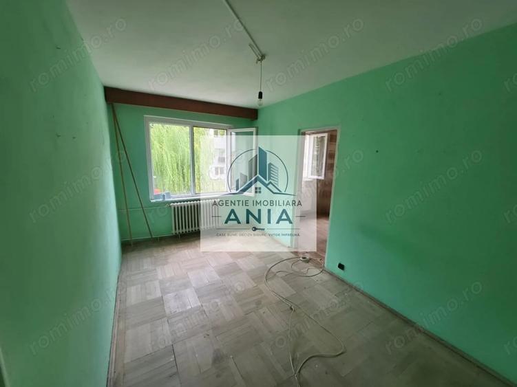 Apartament cu 3 camere semidecomandat în Neptun