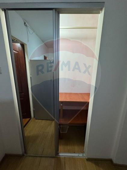 Garsonieră decomandată în Sud