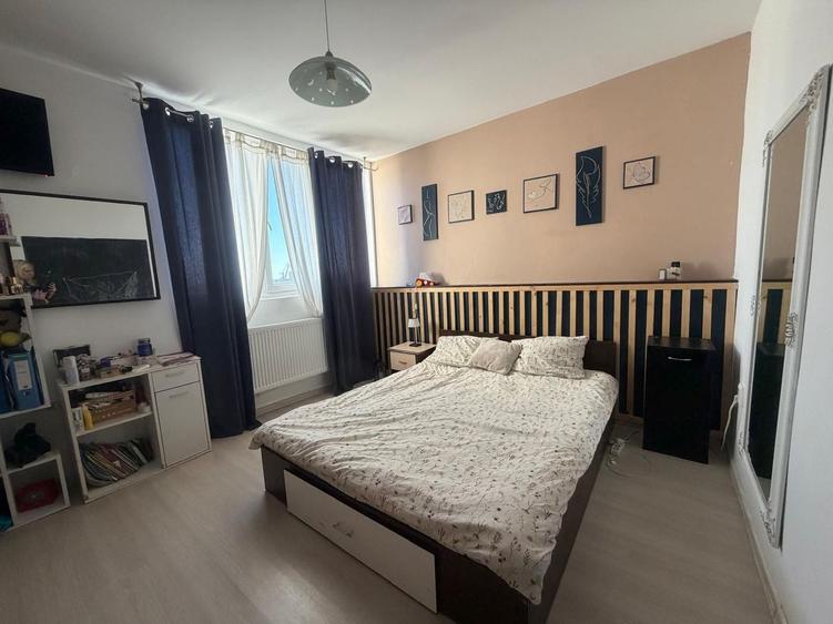 Apartament cu 2 camere semidecomandat, mobilat în Barieră