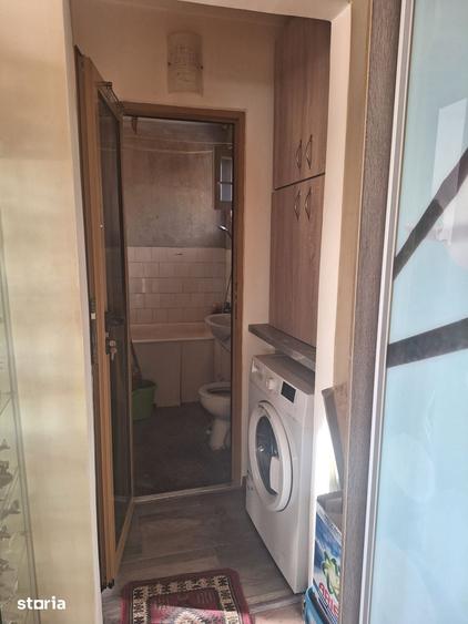 Apartament cu 3 camere semidecomandat în Săsar