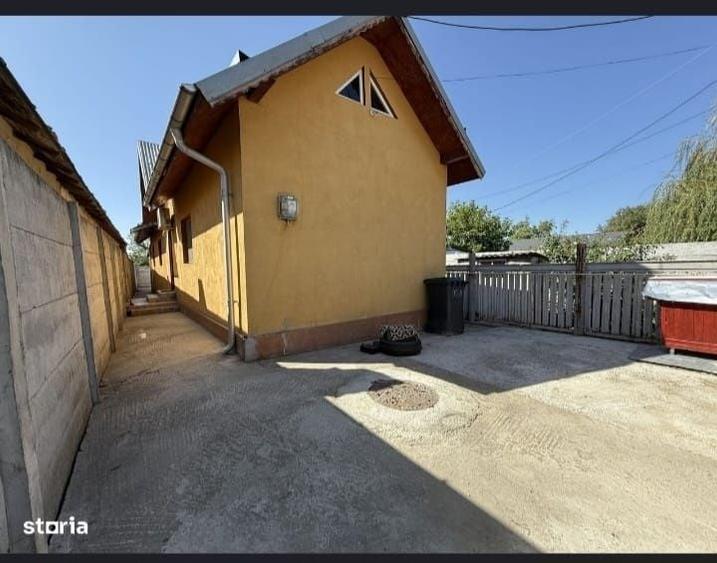 Casă cu 2 camere cu Teren 615 Mp în 1 Decembrie