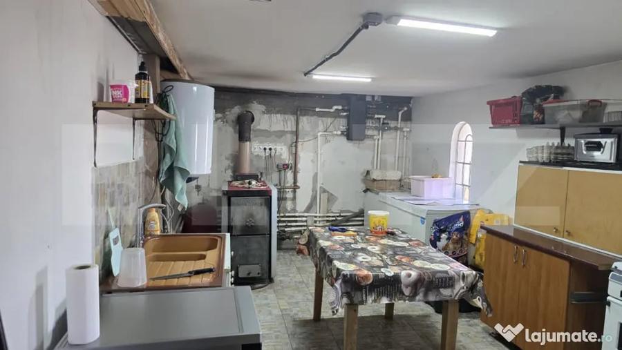 Casă cu 5 camere cu Teren 2800 Mp în Central