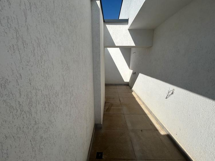 Apartament cu 3 camere decomandat în Berceni