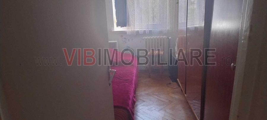 Apartament cu 4 camere semidecomandat în Dacia