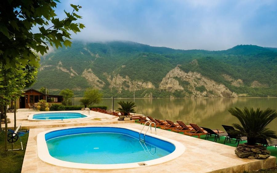 Casă cu 4 camere cu Teren 3000 Mp în Central
