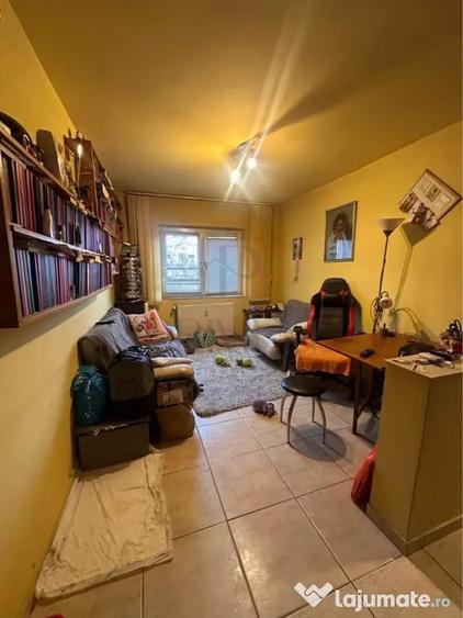 Apartament cu 3 camere decomandat, mobilat în Mircea cel Bătrân
