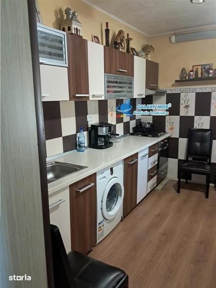 Apartament cu 3 camere decomandat, mobilat în Bradu