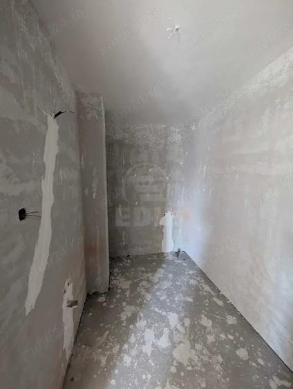 Apartament cu 3 camere semidecomandat în Florești