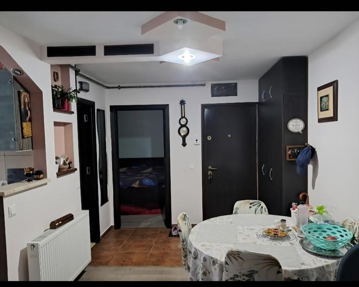Apartament cu 2 camere decomandat în Precista