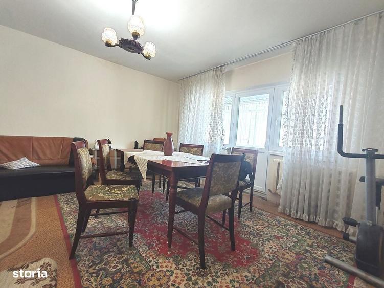 Apartament cu 3 camere decomandat în Prundu