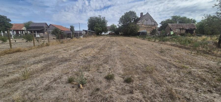 Teren Construcții intravilan de 1100 mp, în Central