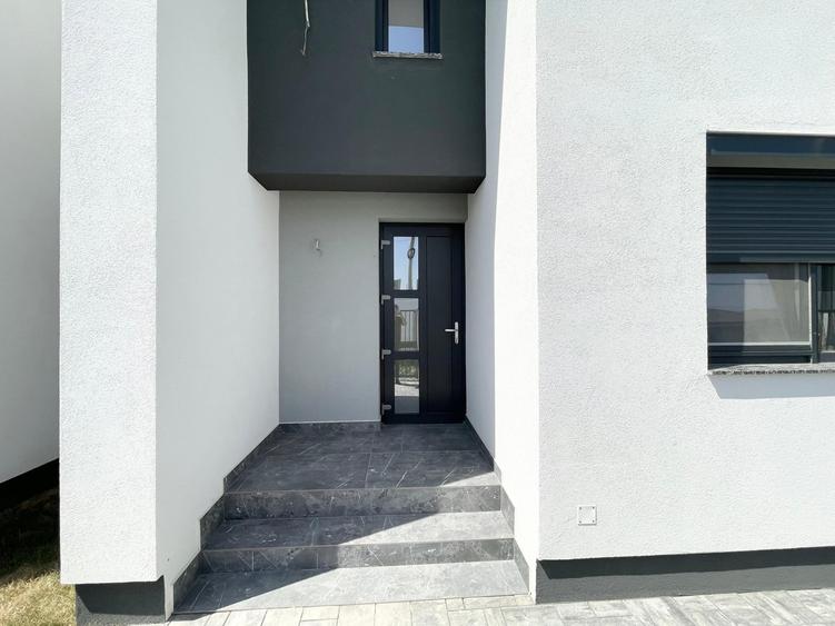 Duplex cu 5 camere cu Canalizare în Moșnița Nouă