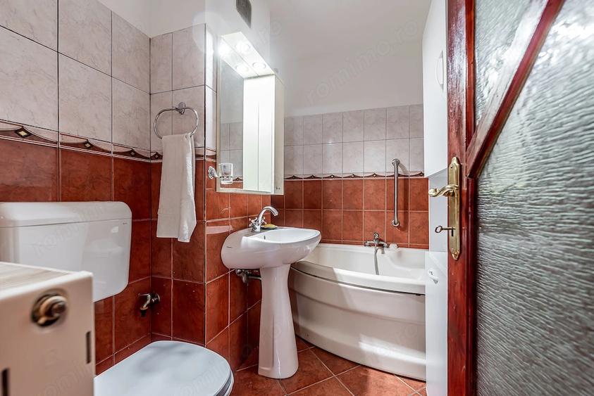 Apartament cu 4 camere semidecomandat în Miorița