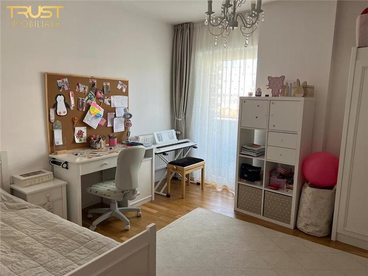 Apartament cu 3 camere semidecomandat în Bună Ziua
