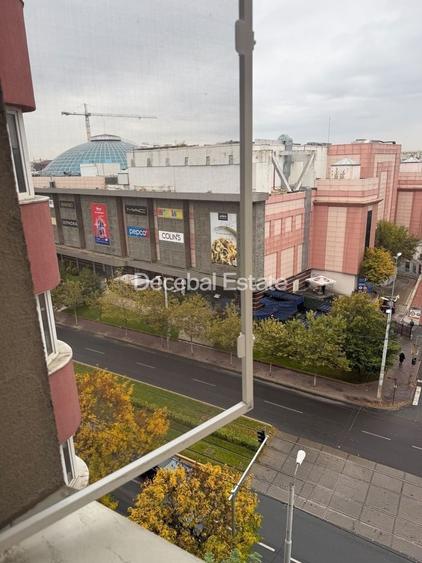 Apartament cu 3 camere decomandat, mobilat în Vitan
