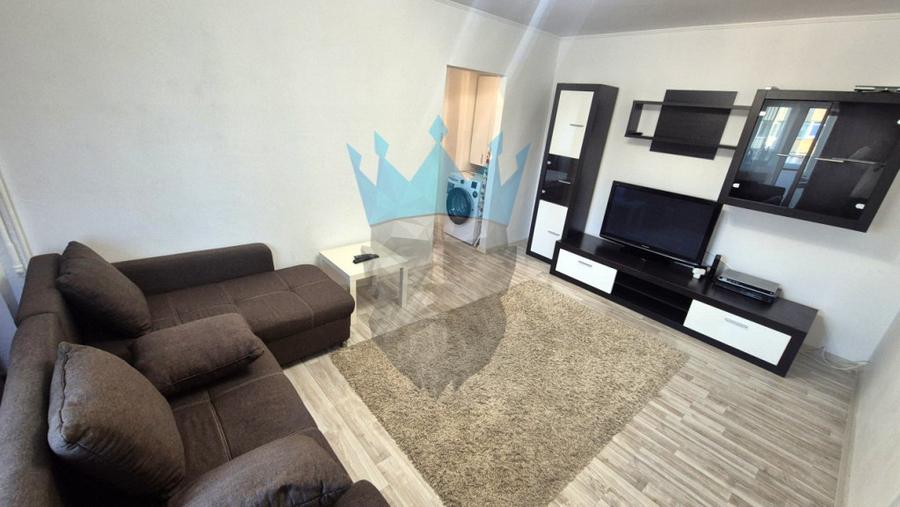 Apartament cu 4 camere semidecomandat în Rahova
