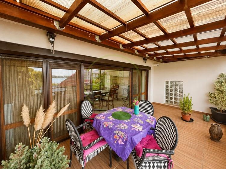 Apartament cu 3 camere semidecomandat, mobilat în Dămăroaia