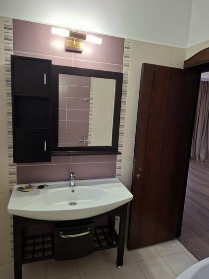 Casă individuală cu 5 camere cu Canalizare în Tunari