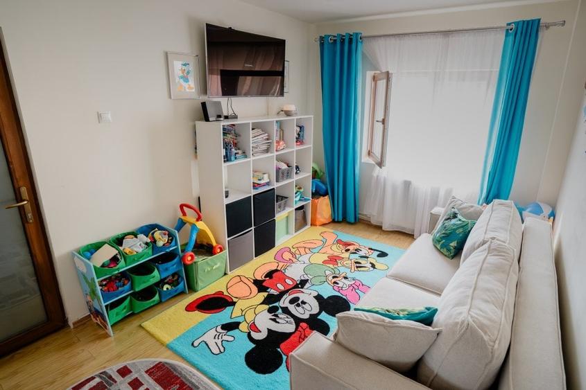 Apartament cu 4 camere decomandat, mobilat în Răcădău