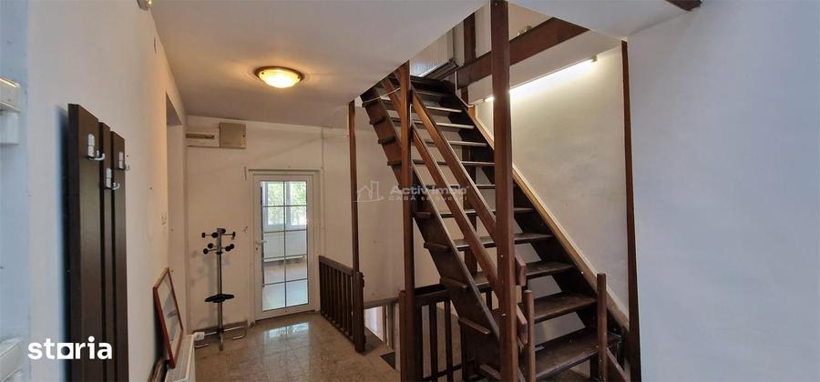 Casă cu 10 camere cu Teren 32.18 Mp în Muncitoresc