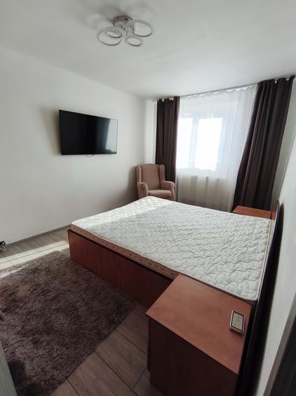Apartament cu 3 camere semidecomandat în Central