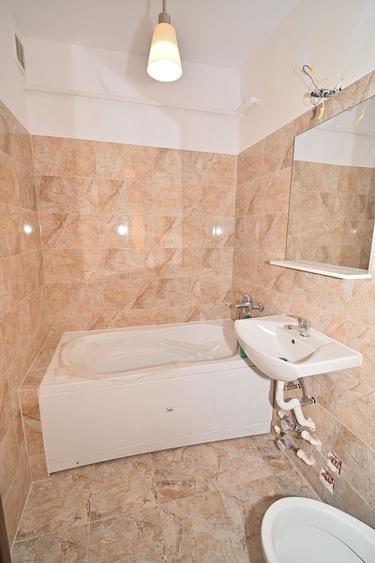 Apartament cu 2 camere semidecomandat în Băneasa
