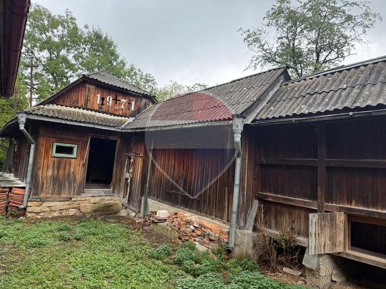 Casă individuală cu 4 camere cu Teren 7700 Mp în Brebeni