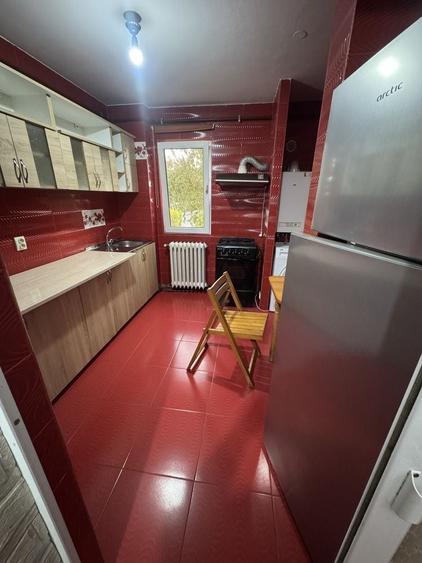 Apartament cu 2 camere semidecomandat în Podu Roș