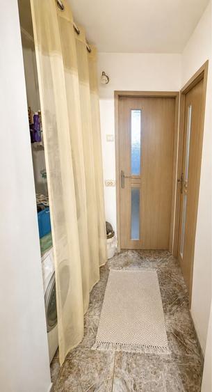 Apartament cu 2 camere semidecomandat în Rovine