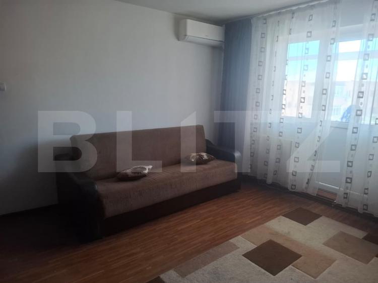 Apartament cu 2 camere semidecomandat, mobilat în Micro 11