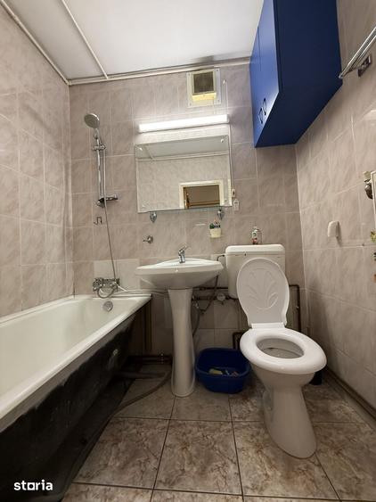 Apartament cu 3 camere semidecomandat în Drumul Taberei
