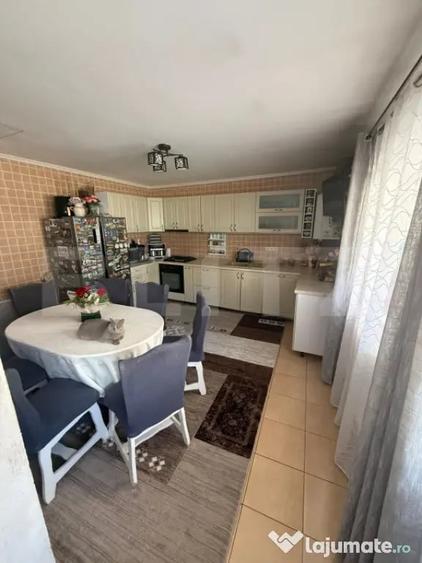Casa/Vila multifunctioanala 230 mp utili, 520 mp teren, zon - 2