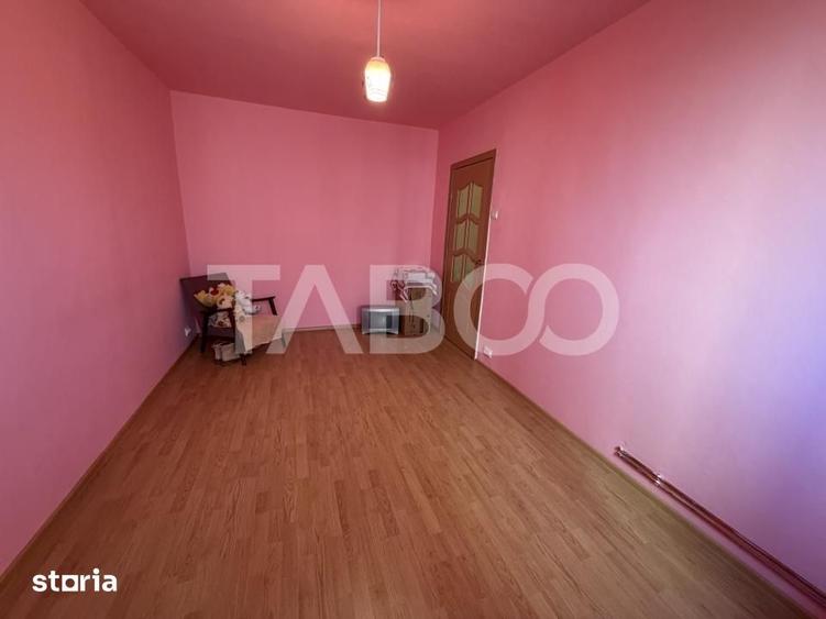 Apartament cu 3 camere semidecomandat în Central