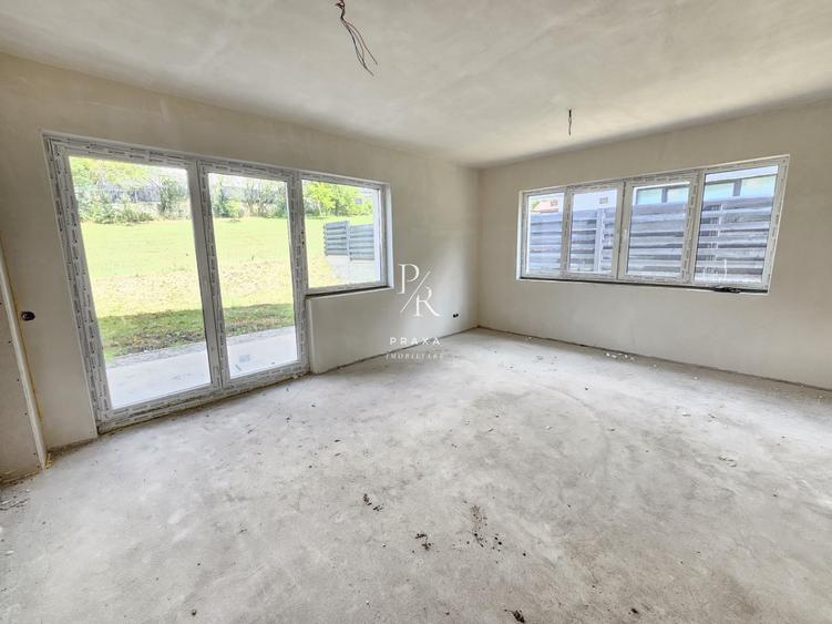 Duplex cu 4 camere cu Canalizare în Florești