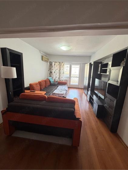 Apartament cu 4 camere decomandat în Centrul Civic