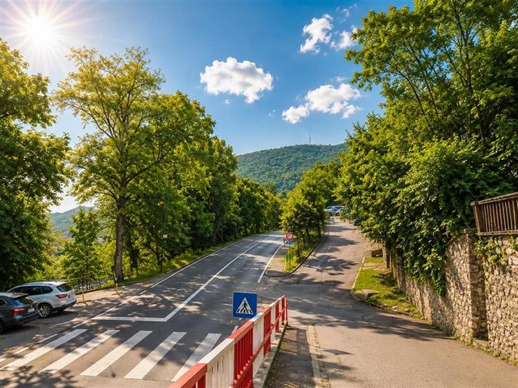 Apartament cu 3 camere decomandat în Drumul Poienii