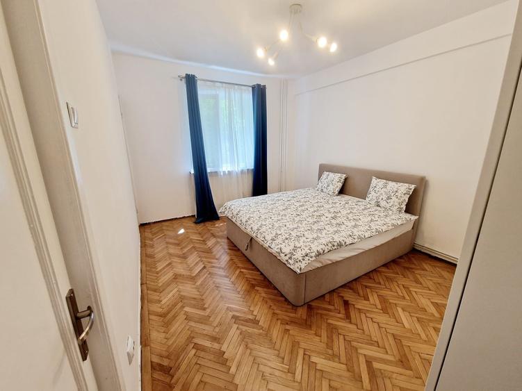 Apartament cu 3 camere decomandat în Central