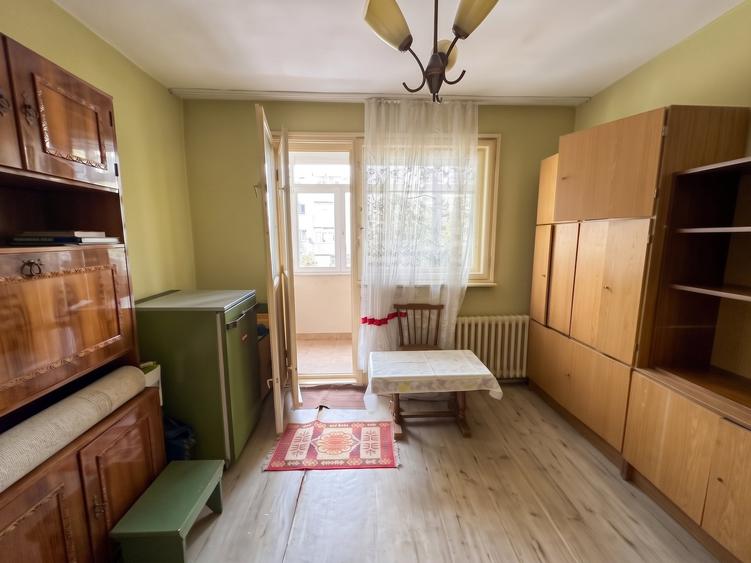 Apartament cu 4 camere semidecomandat în Drumul Taberei