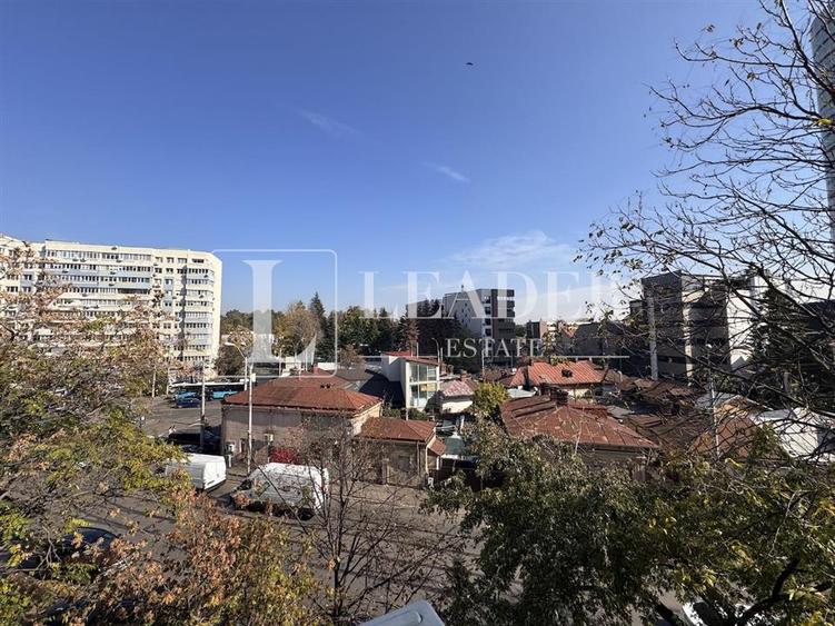 Apartament cu 4 camere decomandat, mobilat în Central