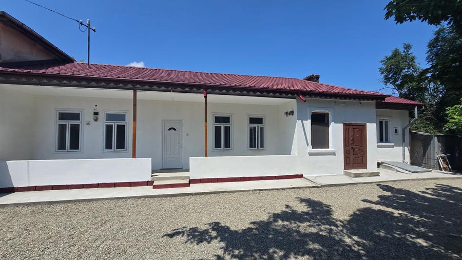 Casă cu 3 camere cu Canalizare în Central