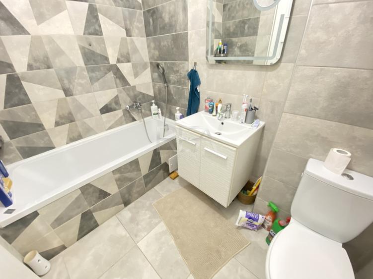 Apartament cu 4 camere decomandat, mobilat în Rahova