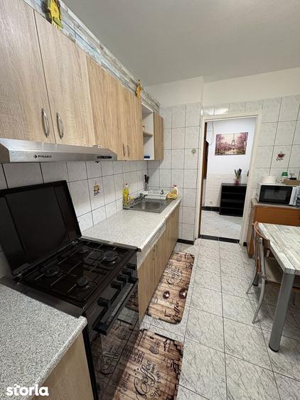 Apartament cu 3 camere decomandat, mobilat în Apărătorii Patriei