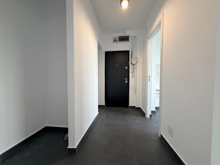 Apartament cu 3 camere semidecomandat în Titan