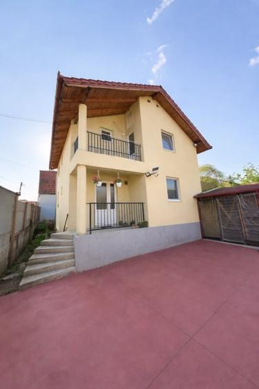Casă individuală cu 4 camere cu Canalizare în Sebeș
