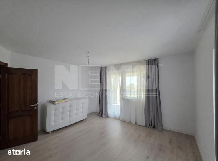 Casă cu 5 camere cu Teren 2903 Mp în Copălău
